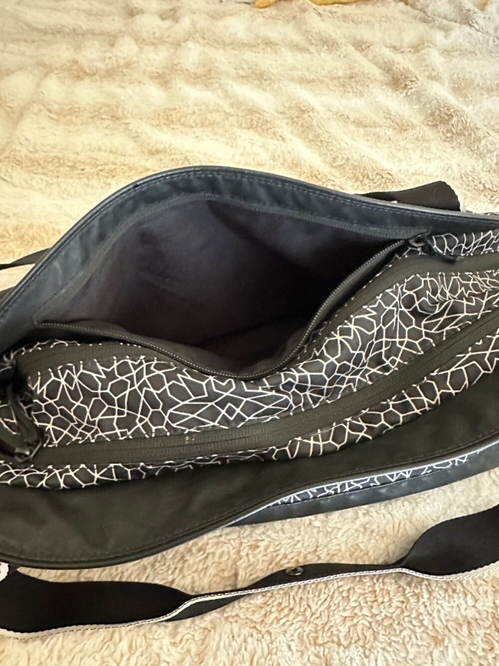Nike Legend Club Duffle Bag – Black & White Geometric Print - Picture 4 of 10